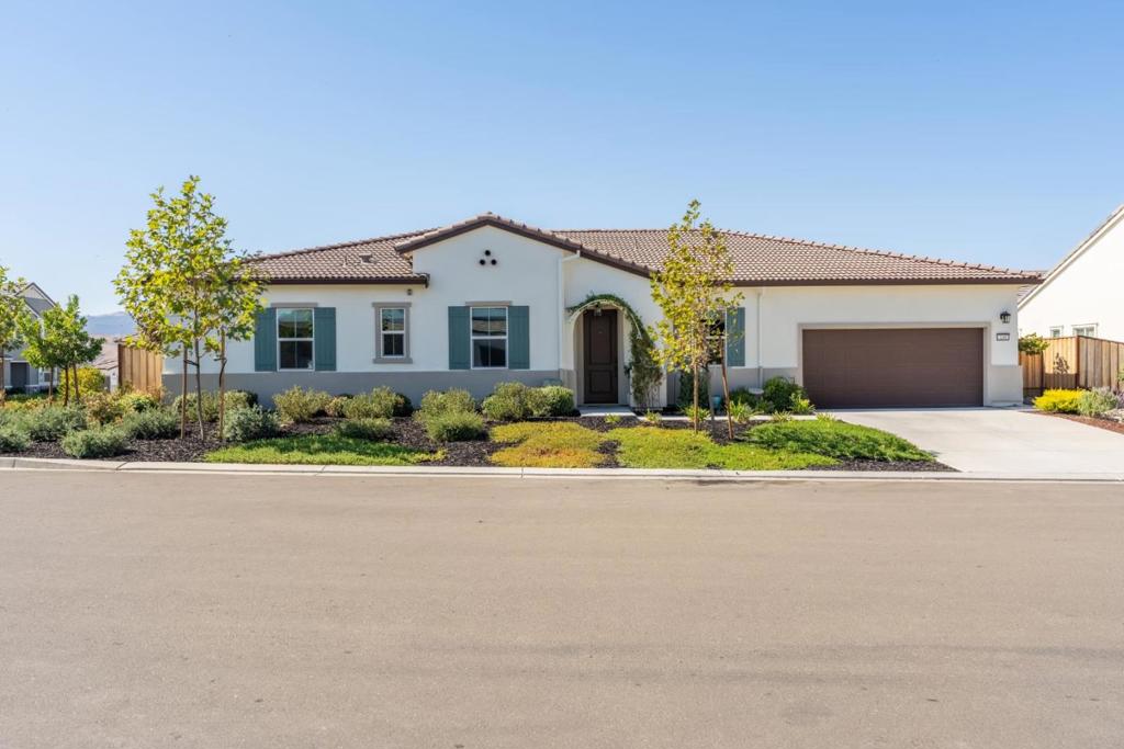 140 Scarlett Way — photo