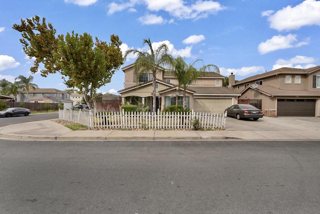 825 Rolling Oak Court — photo