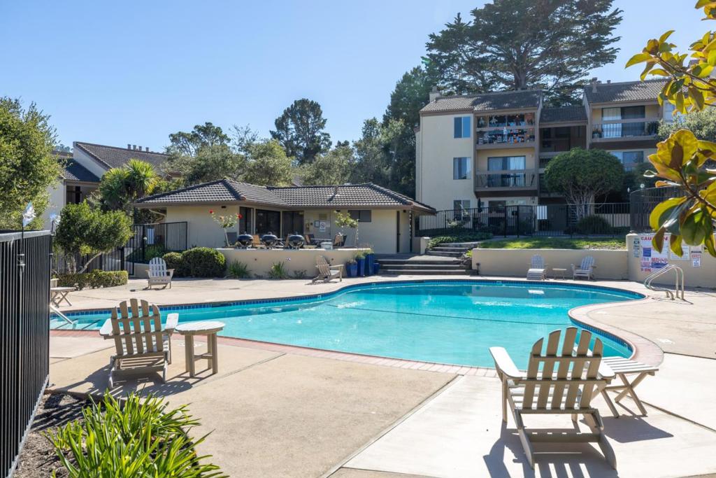 1111 Golden Oaks Lane — photo