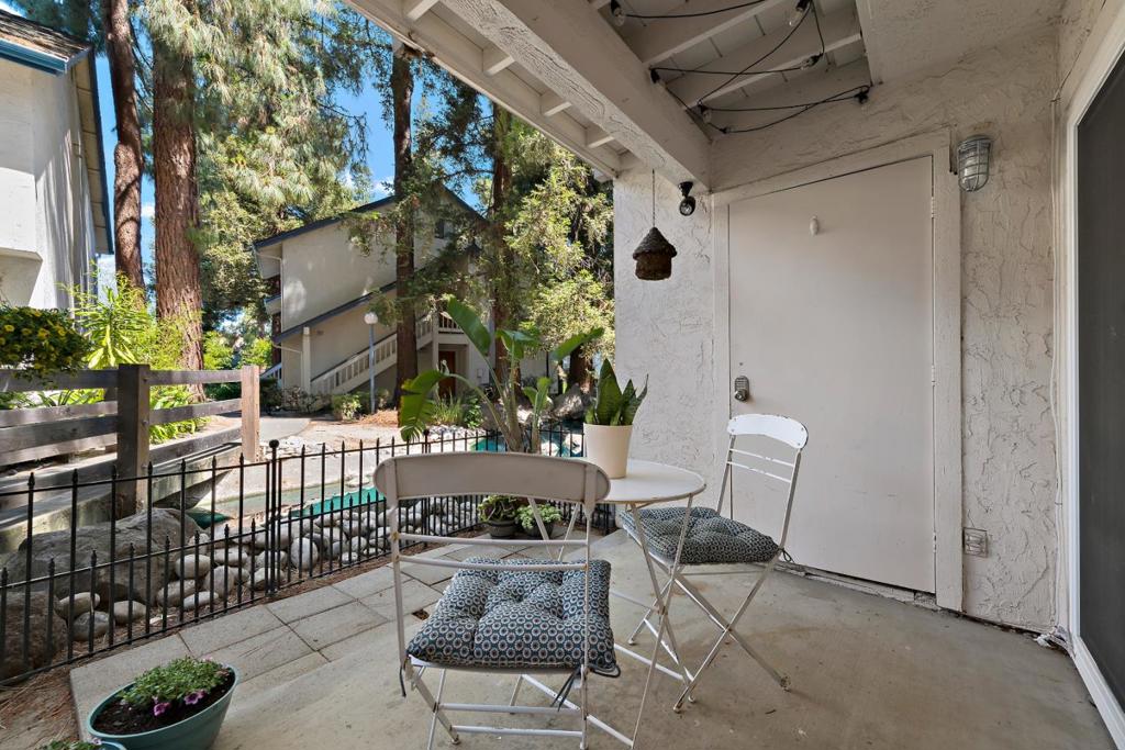 2209 Summereve Court — photo