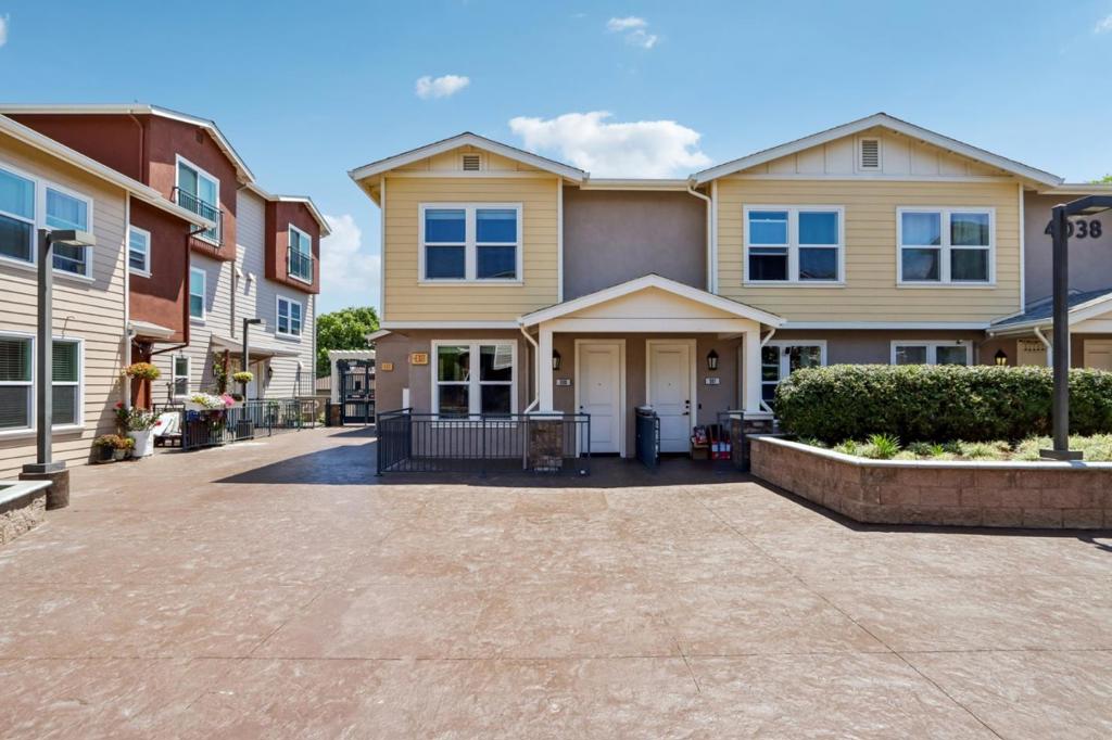 4038 Central Avenue Unit 300 — photo