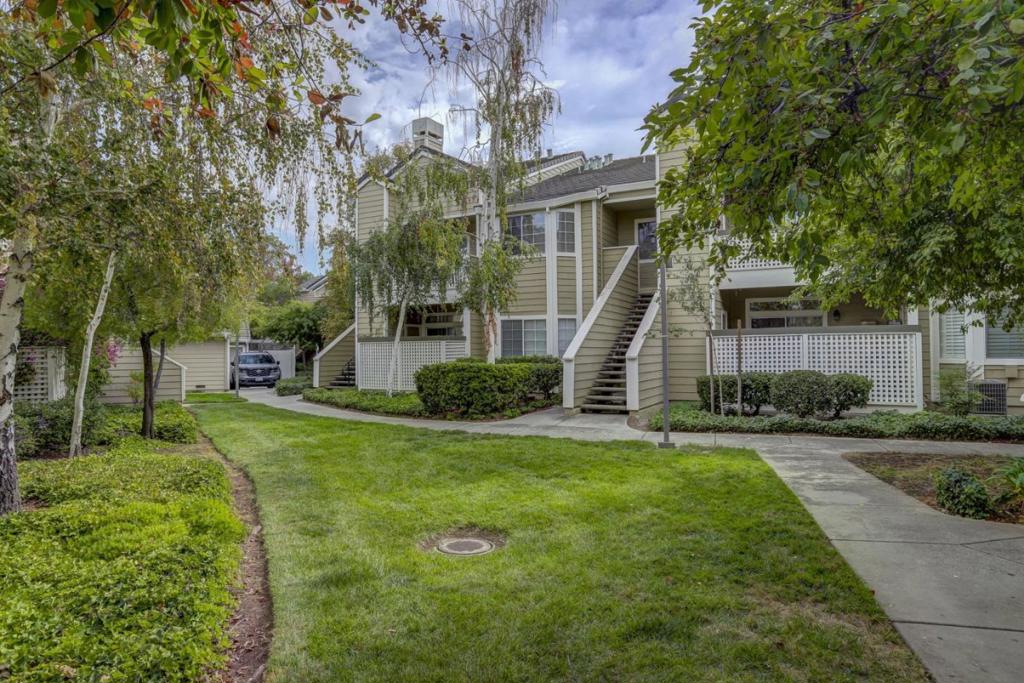 5918 Bridgeport Lake Way — photo