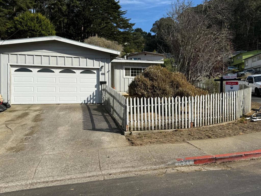 1041 Crespi Drive — photo