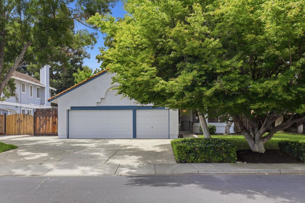 581 Jeannie Way — photo