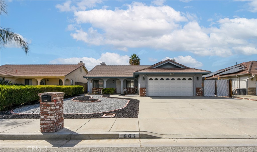 665 Deardorff Dr — photo