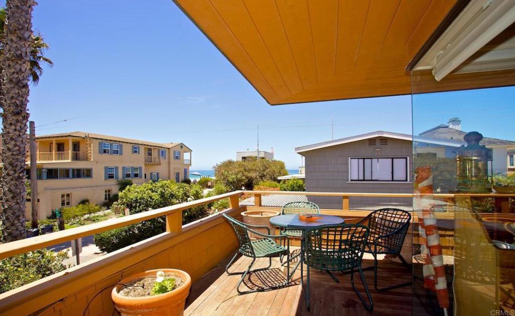 2001 Ocean Front — photo
