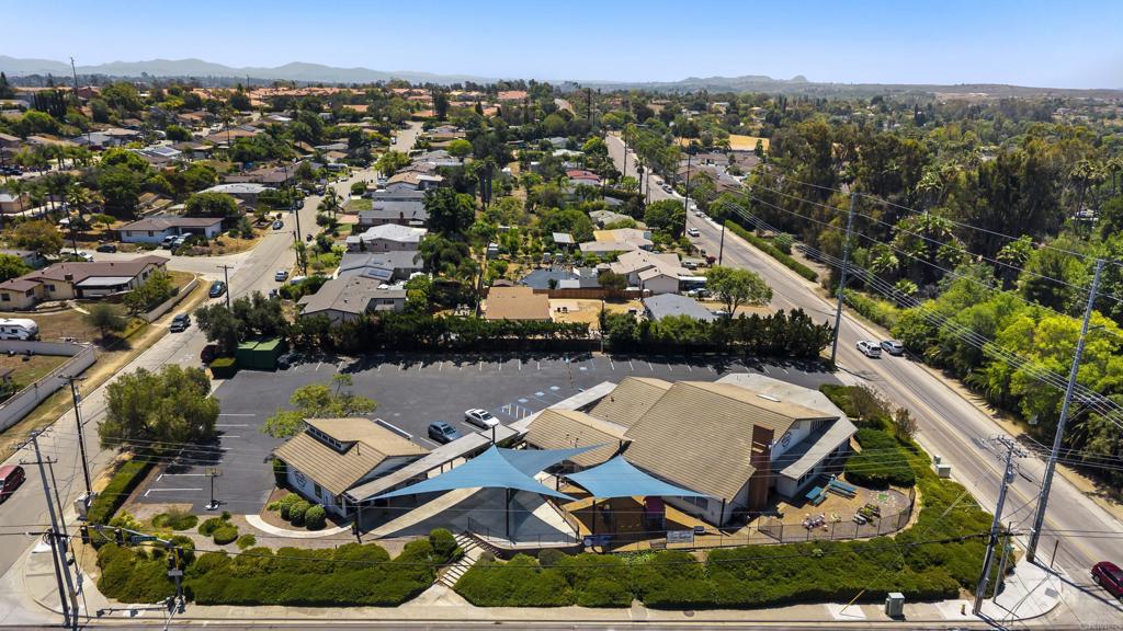 1109 E Fallbrook Street — photo