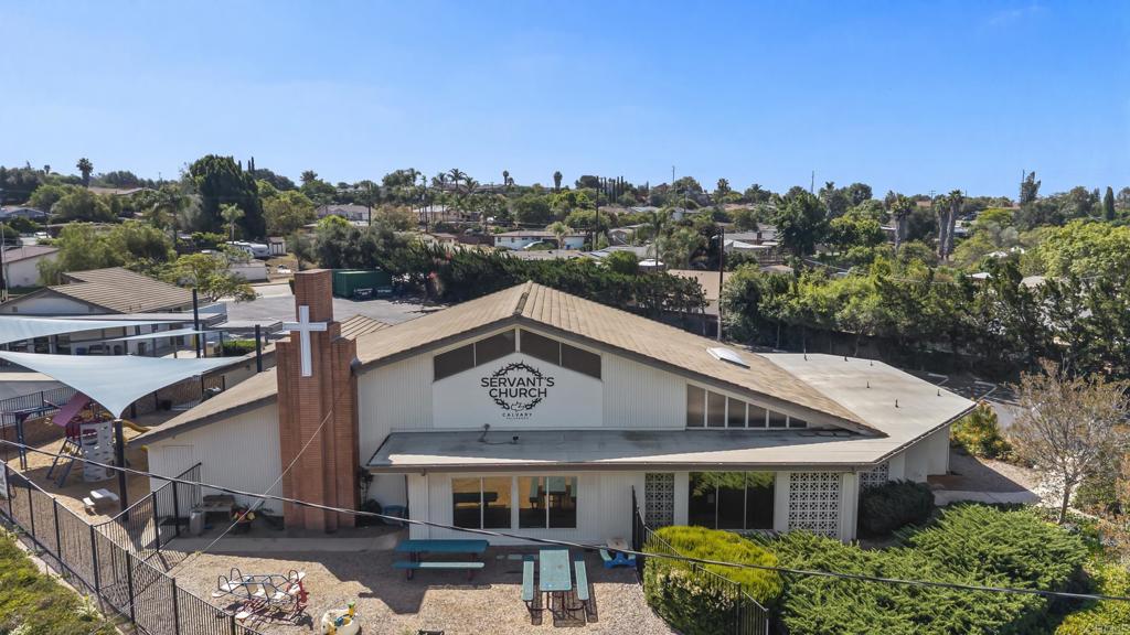 1109 E Fallbrook Street, Fallbrook, CA 92028 — photo 2