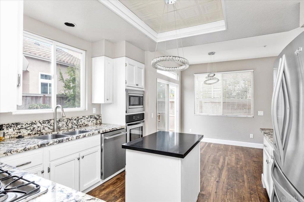 2043 Dawn View Glen — photo