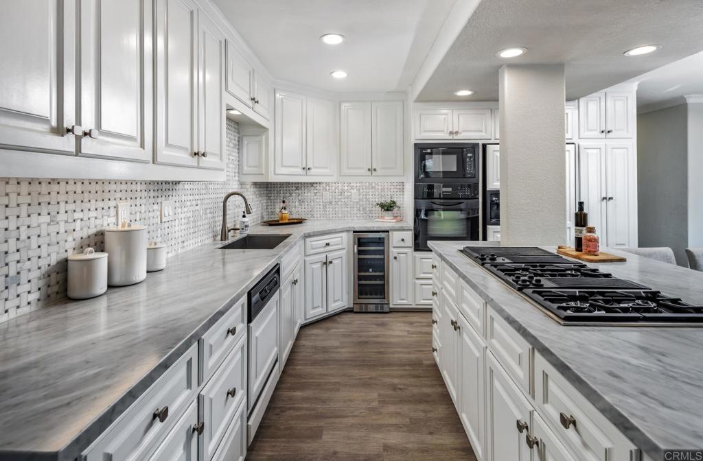 7525 Jerez Court Unit F — photo