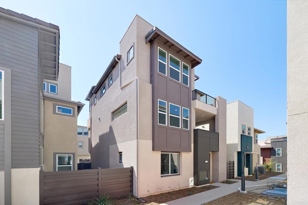 472 Gadget Road — photo