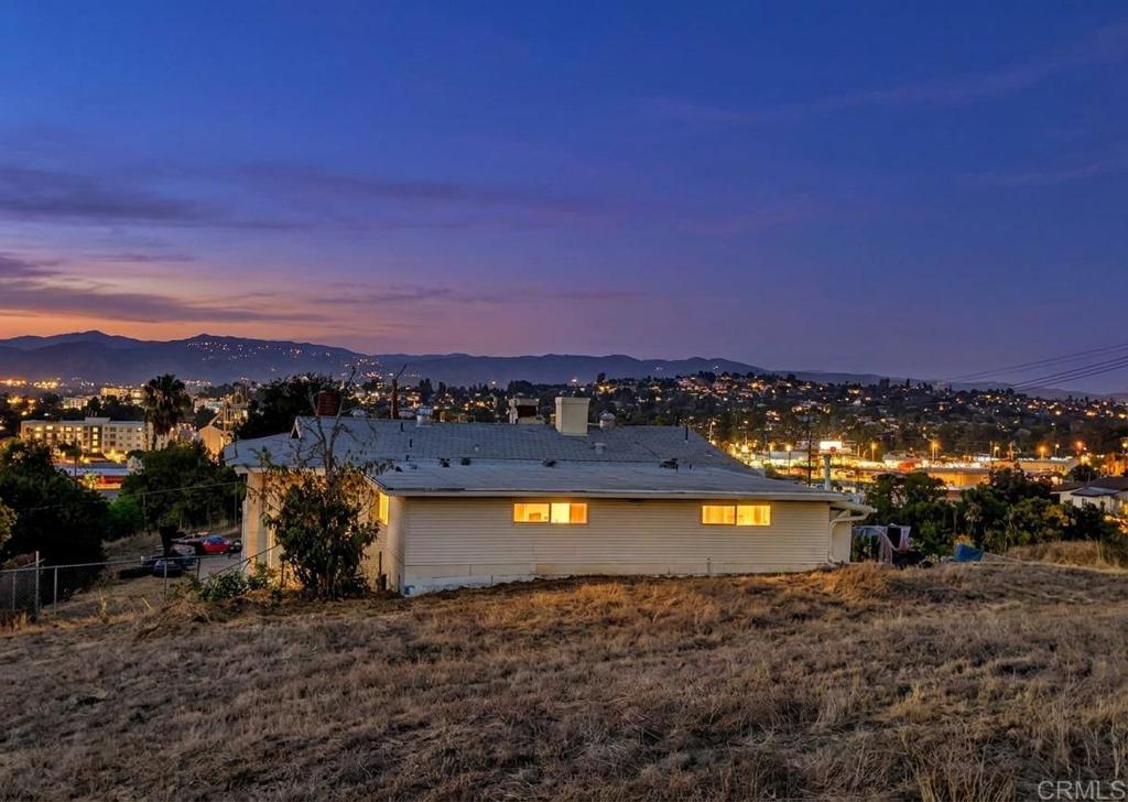 925 Grand Court — photo