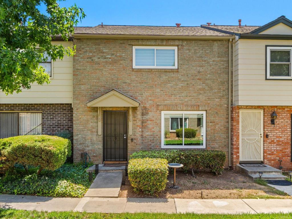 1253 N Mollison Avenue D — photo
