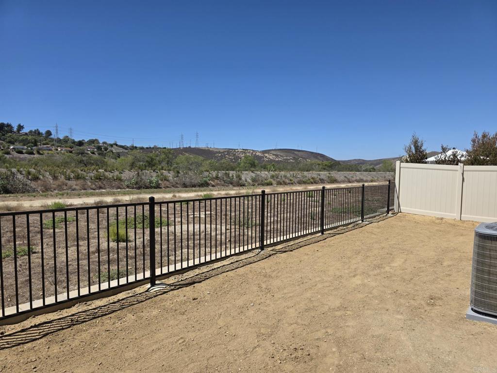 725 Kingbird Loop, Oceanside, CA 92058 — photo 2