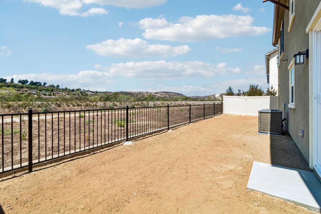 725 Kingbird Loop, Oceanside, CA 92058 — photo 3