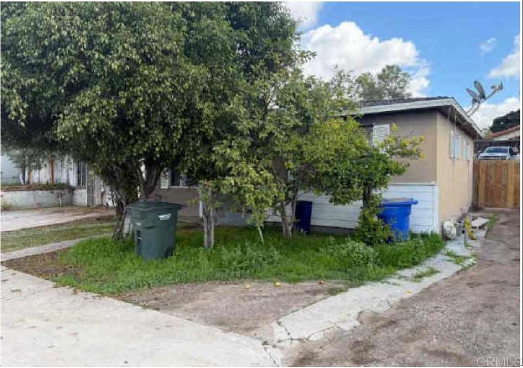 716 Civic Center Drive — photo