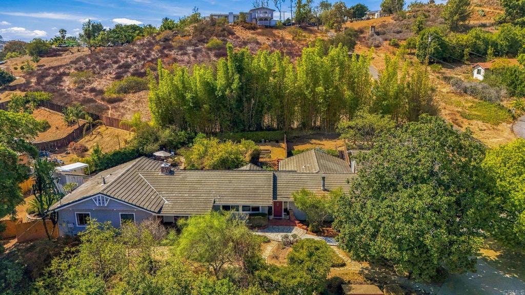 919 Valley Dr — photo