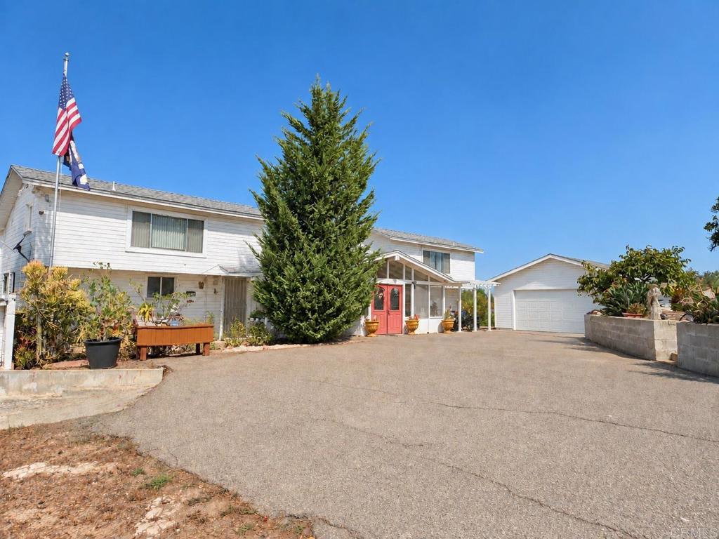 1701 Acacia Lane — photo