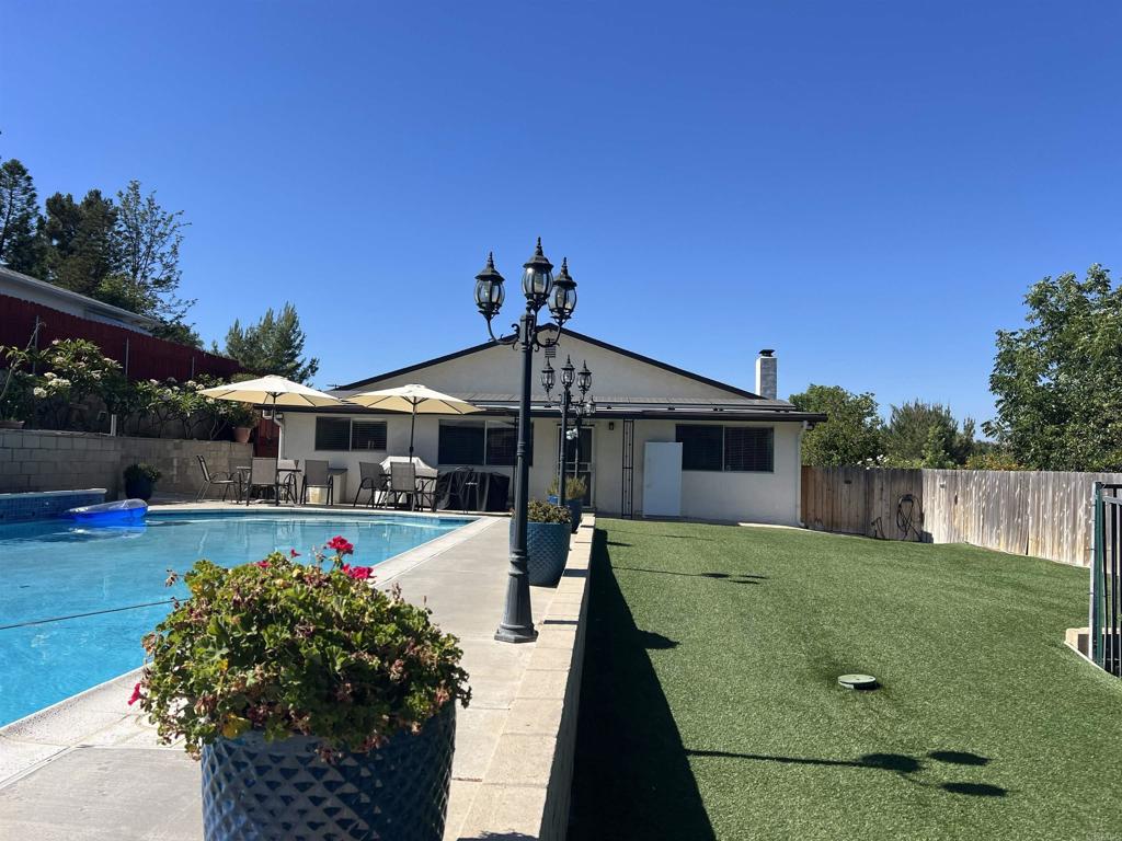 9040 Paradise Park Dr — photo