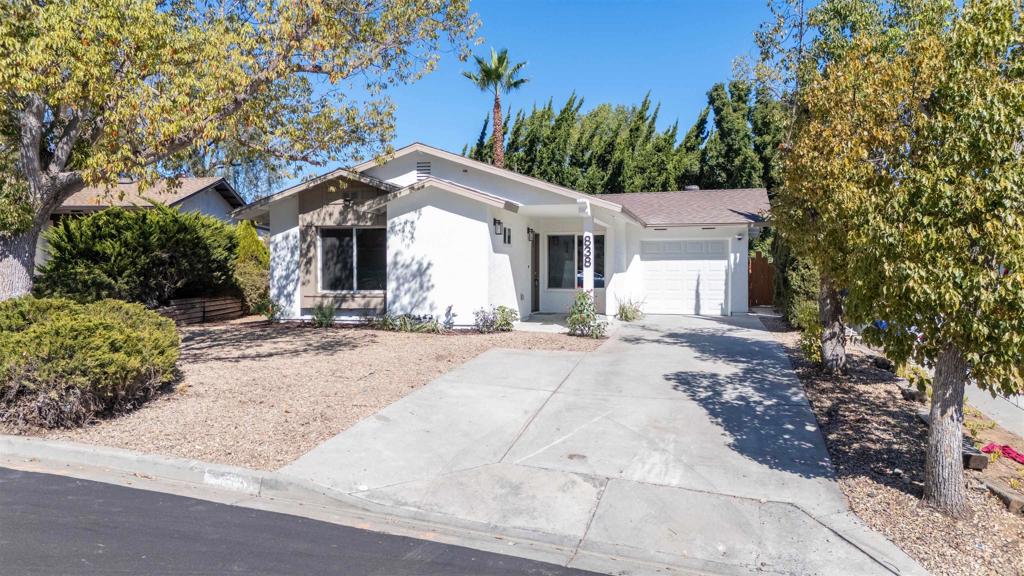 838 Loganberry Court — photo
