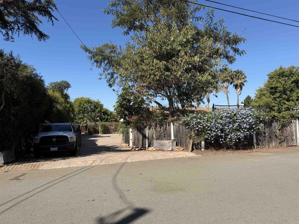 1040 1042 Golden Road — photo