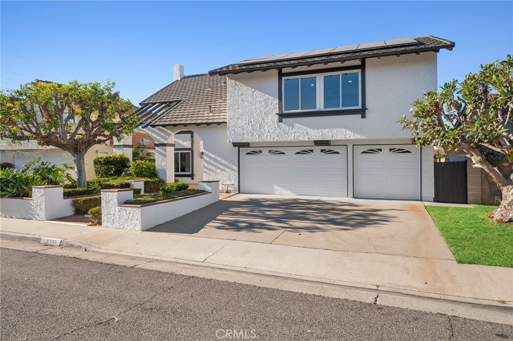 8715 Rogue River Avenue — photo