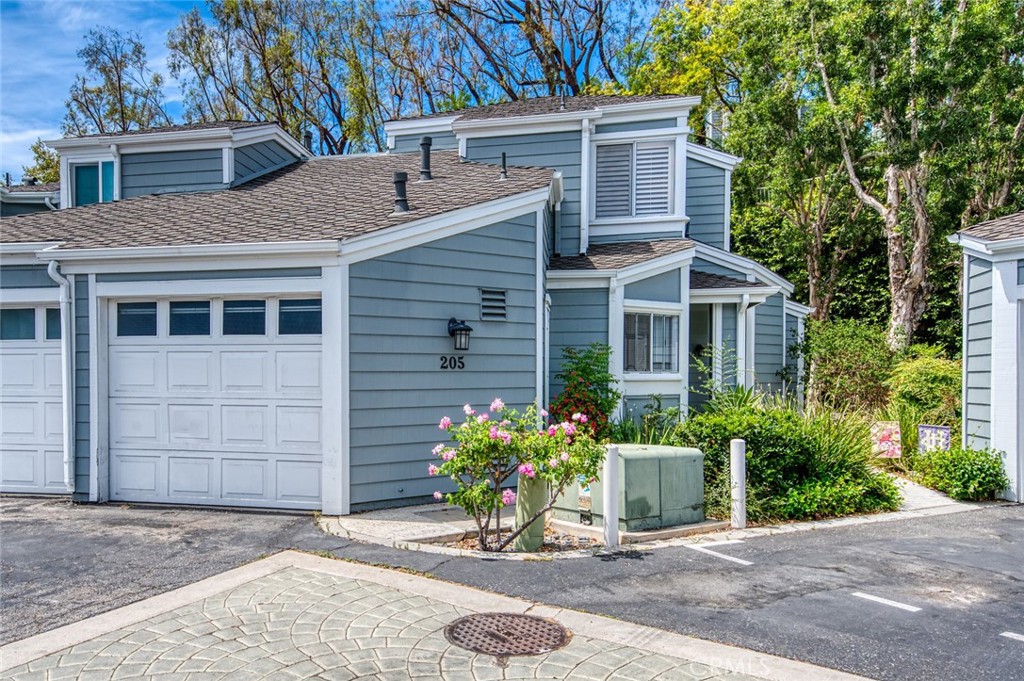 205 Santa Rosa Court — photo