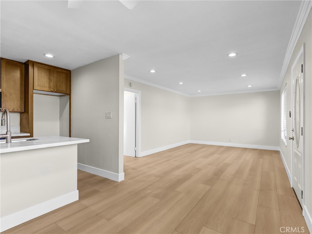 5530 Ackerfield Avenue 210 — photo