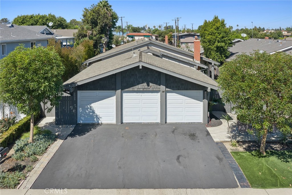 2033 Laurie Lane — photo