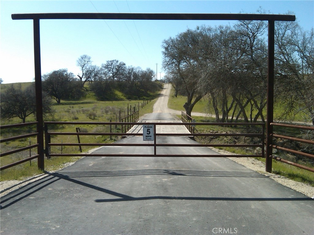 1 Nickel Creek Road — photo