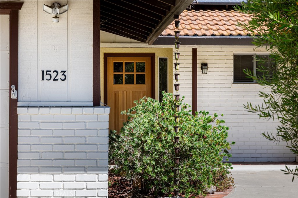 1523 Country Club Drive — photo