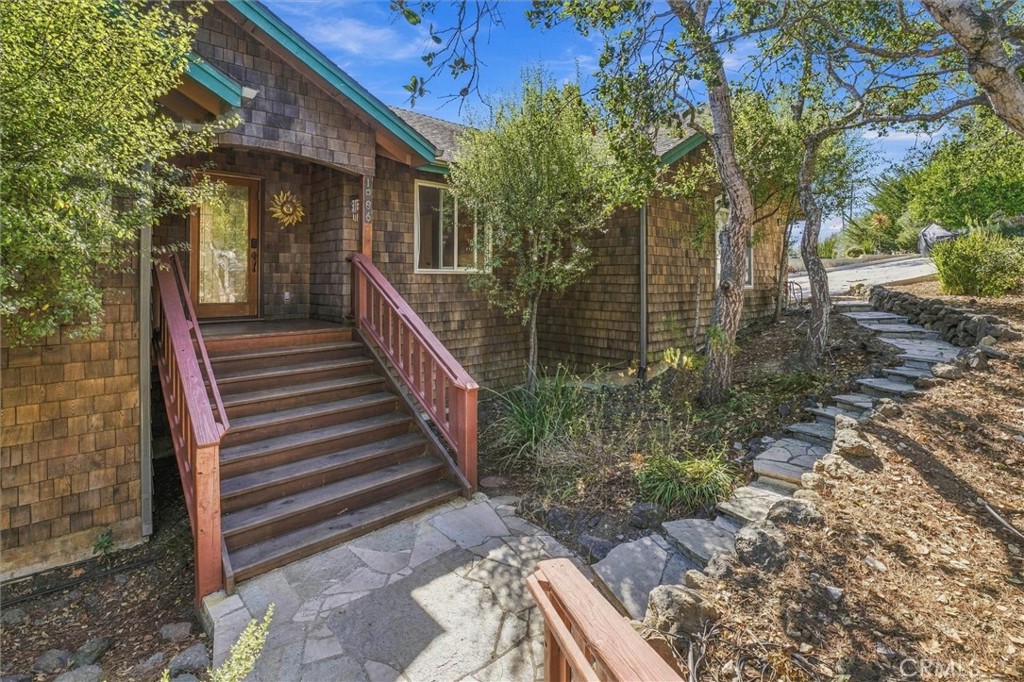 1086 Hillcrest — photo