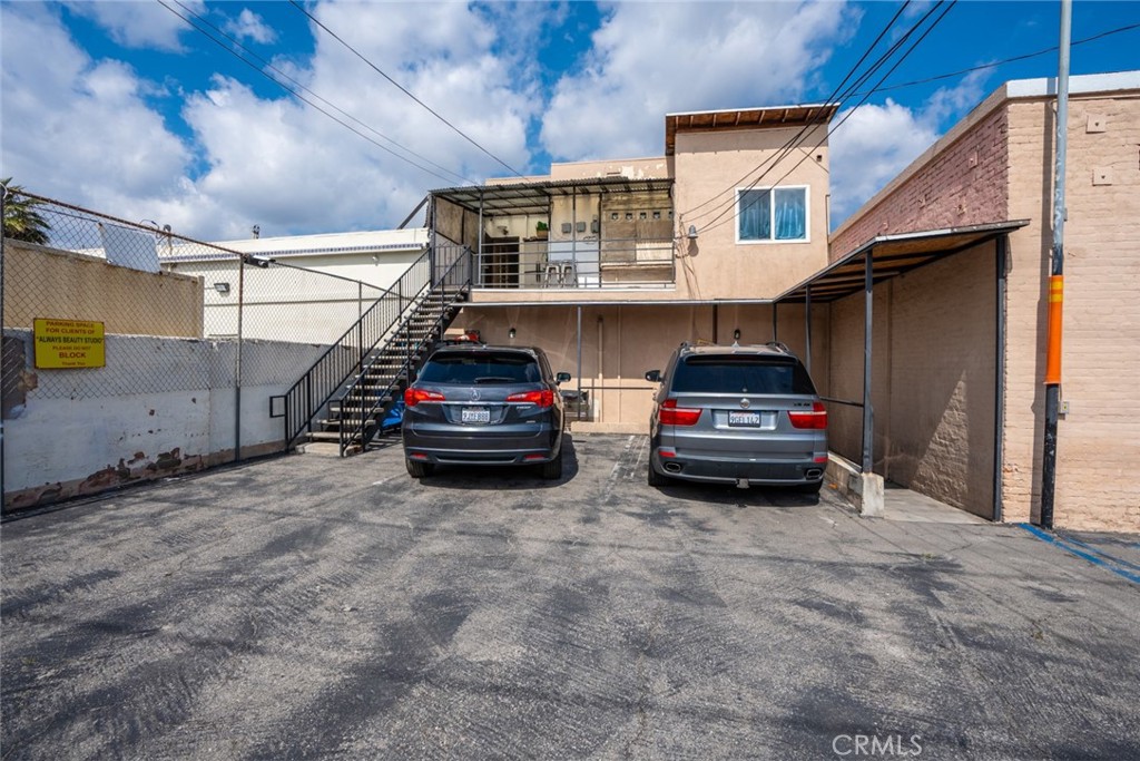 4342 Slauson, Pine — photo