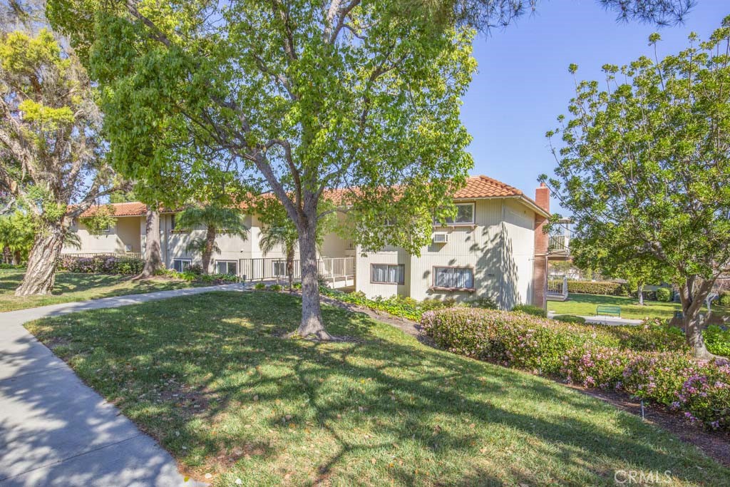 860 Ronda Mendoza D — photo