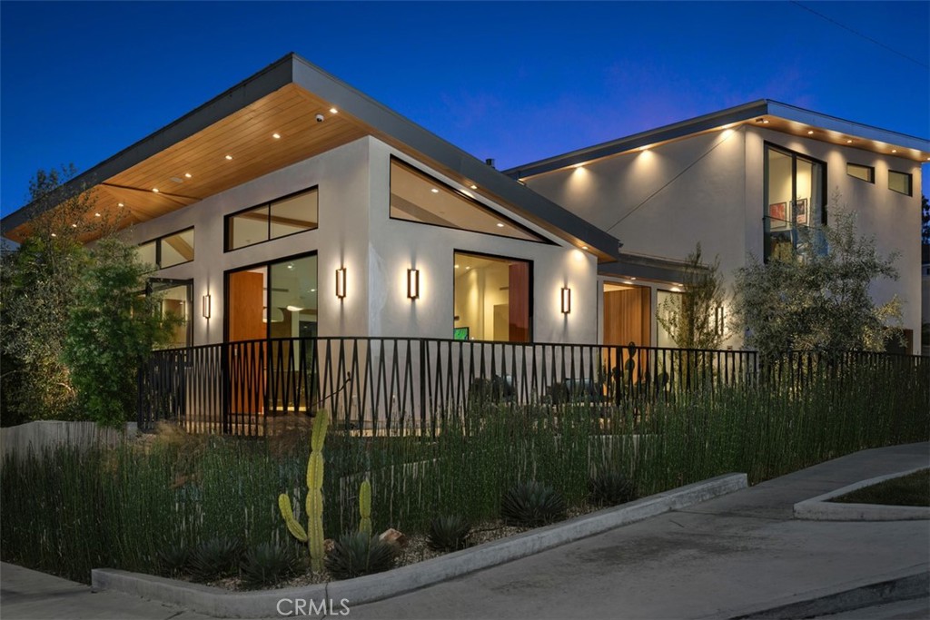 2398 Redlands Drive — photo