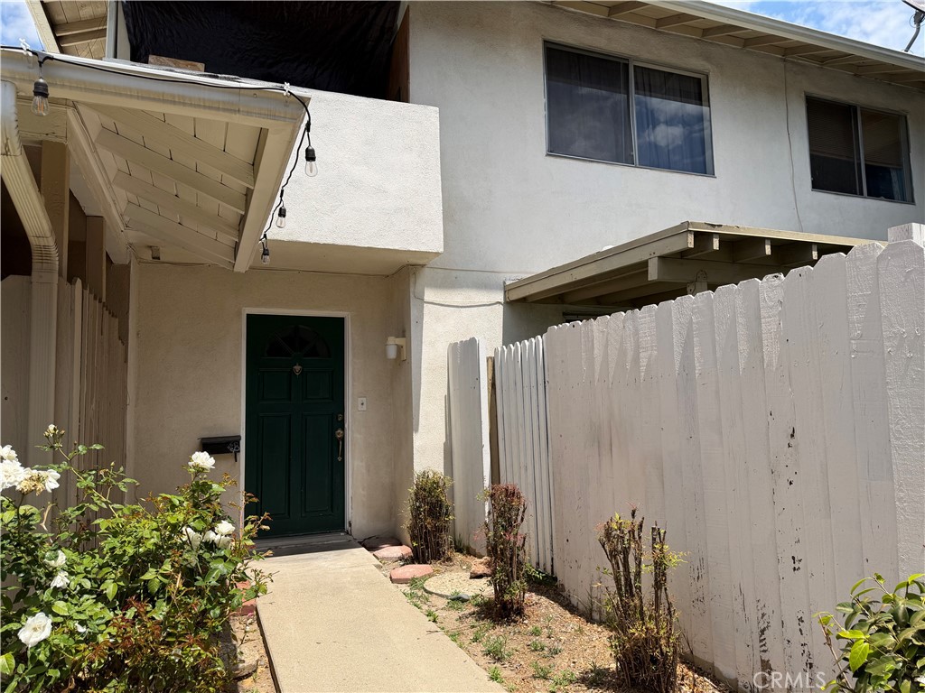 619 S Cypress B — photo