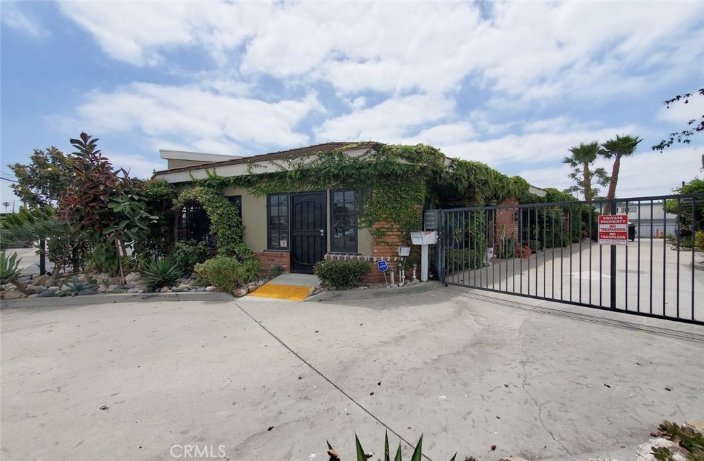 10622 Katella — photo