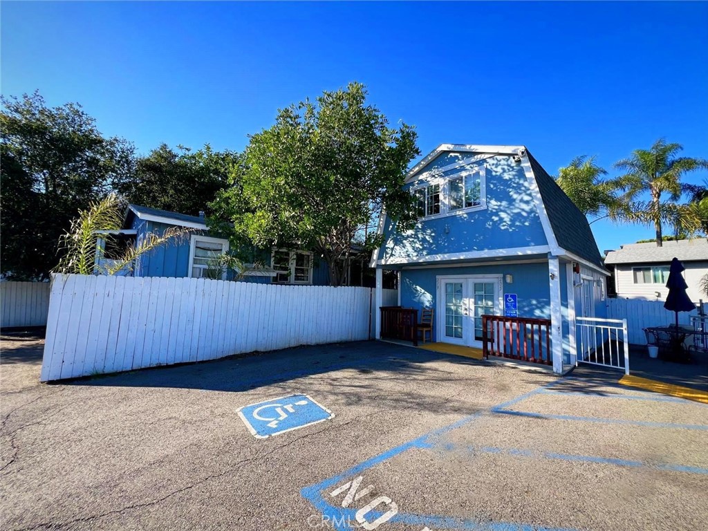 408 N Pico Ave — photo