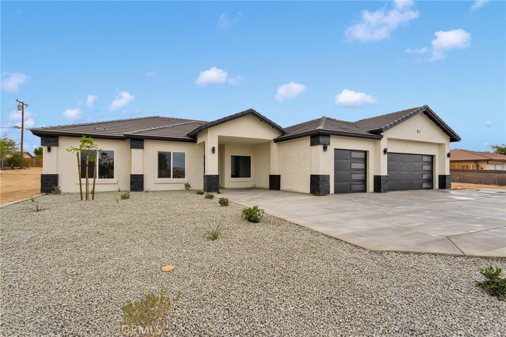 15561 Apple Valley Road — photo