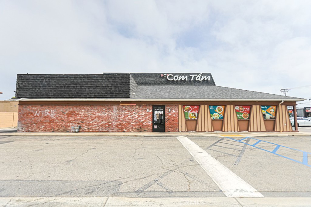 14071 Goldenwest — photo