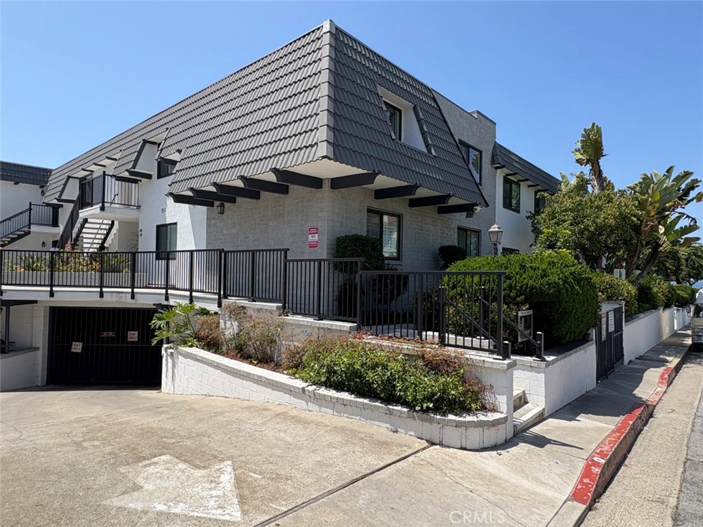 235 Avenida Lobeiro 113 — photo