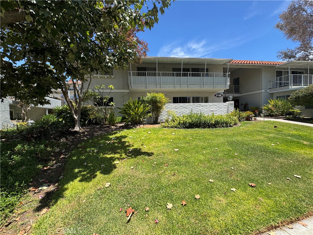 2108 Ronda Granada B — photo