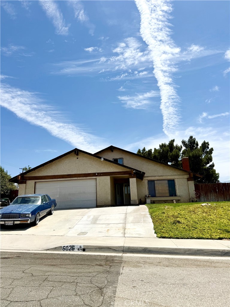 6026 Winncliff — photo