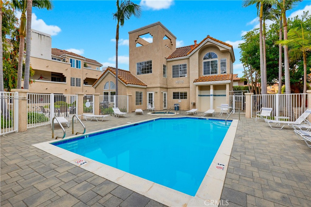 4581 Warner 302 — photo