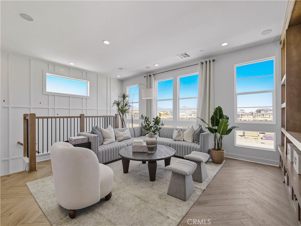 2378 LIV Way — photo