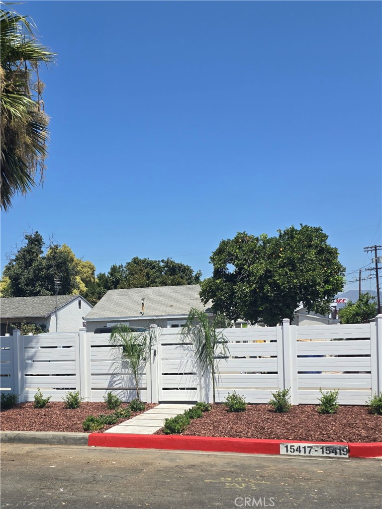 15417 15419 Tuba Street — photo