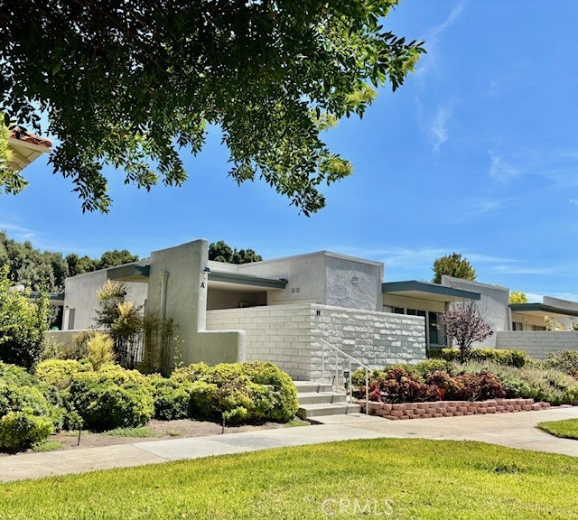 2213 Via Mariposa East a — photo