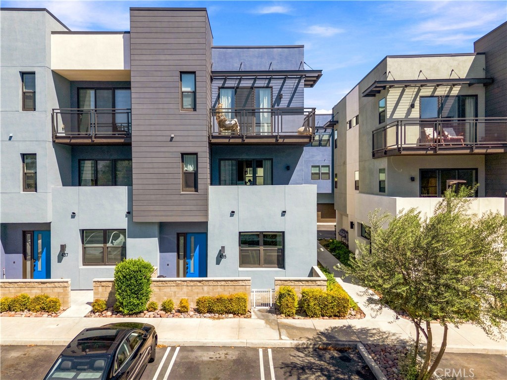 435 Village — photo