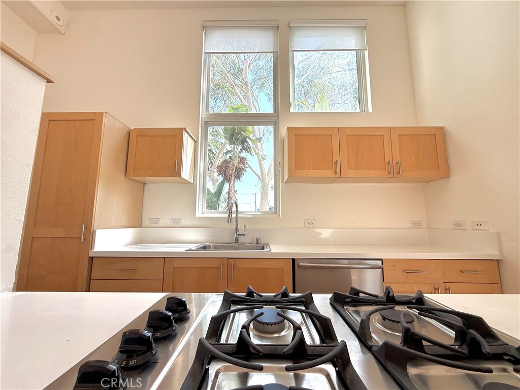 323 E Dayman 3 — photo