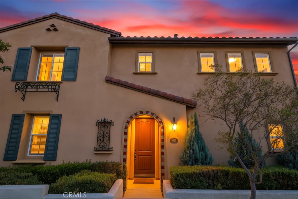 201 Encanto — photo